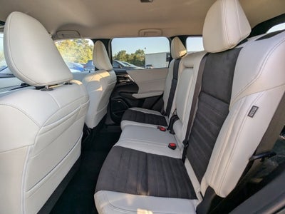 2025 Mitsubishi Outlander SE