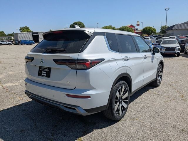 2026 Mitsubishi Outlander SE