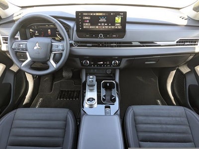 2026 Mitsubishi Outlander SE