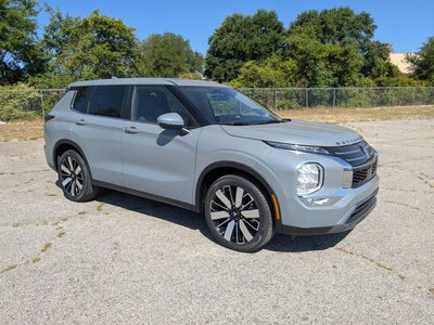 2026 Mitsubishi Outlander SE