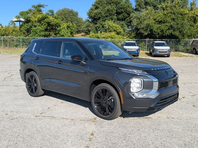 2026 Mitsubishi Outlander LE FWD's photo