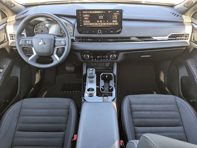 2026 Mitsubishi Outlander LE