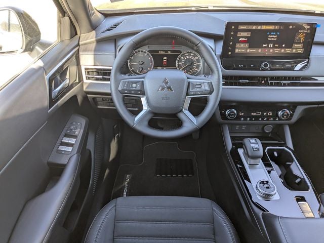 2026 Mitsubishi Outlander LE
