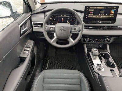 2026 Mitsubishi Outlander SE