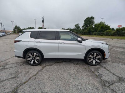 2026 Mitsubishi Outlander SE