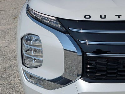 2026 Mitsubishi Outlander SE