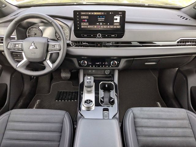 2026 Mitsubishi Outlander LE