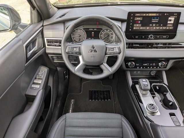 2026 Mitsubishi Outlander LE