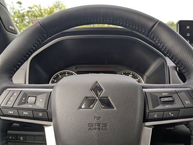 2026 Mitsubishi Outlander LE