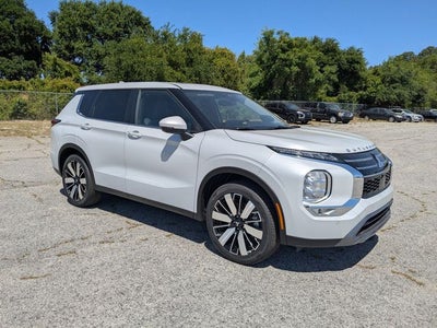 2026 Mitsubishi Outlander SE