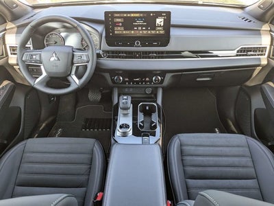 2026 Mitsubishi Outlander LE