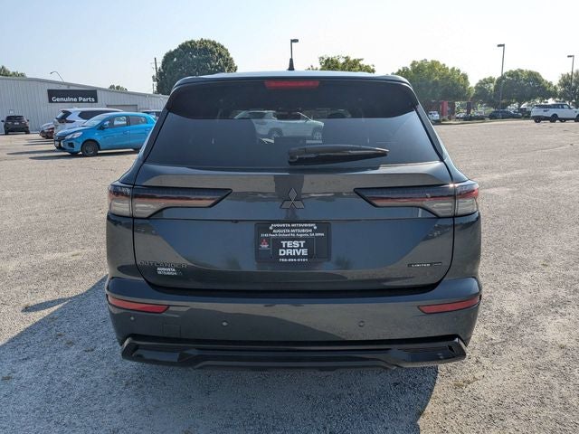 2026 Mitsubishi Outlander LE