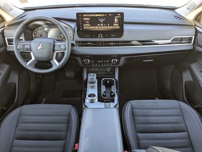 2026 Mitsubishi Outlander SE
