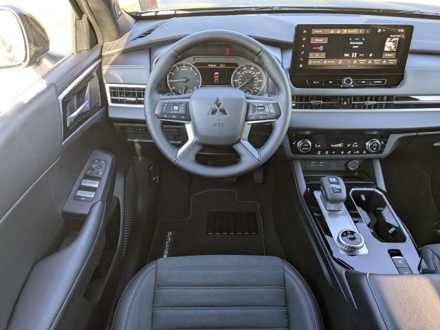 2026 Mitsubishi Outlander LE