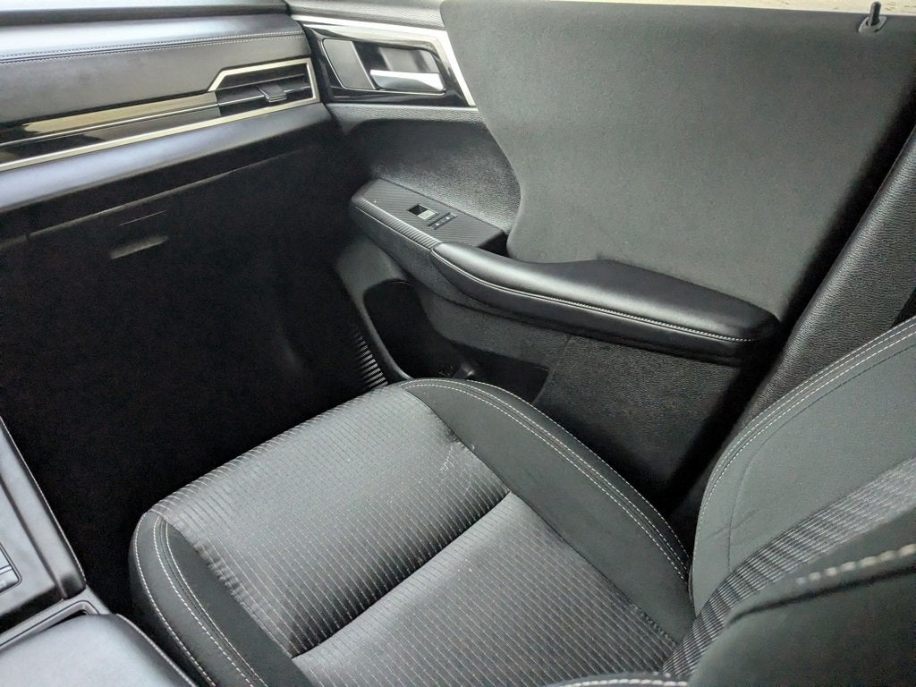 2024 Mitsubishi Outlander ES