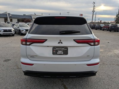 2024 Mitsubishi Outlander ES