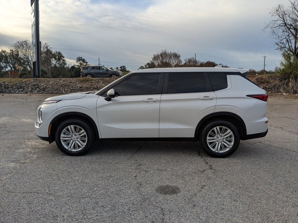 2024 Mitsubishi Outlander ES