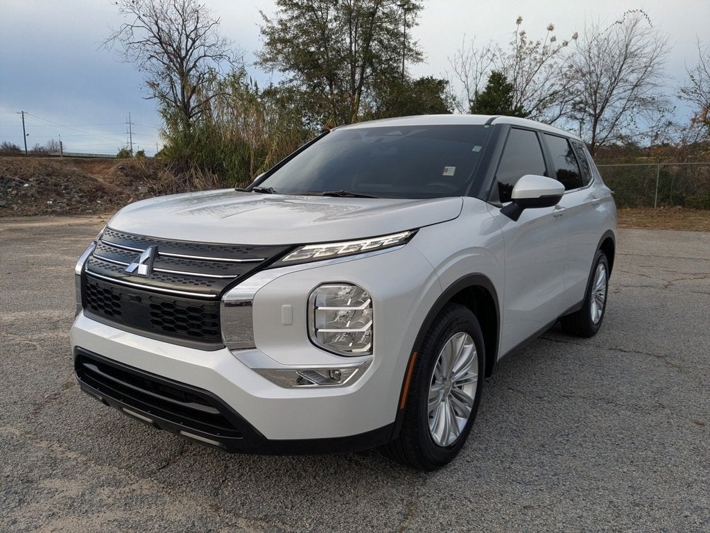 2024 Mitsubishi Outlander ES