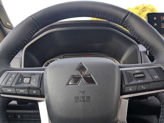 2026 Mitsubishi Outlander LE