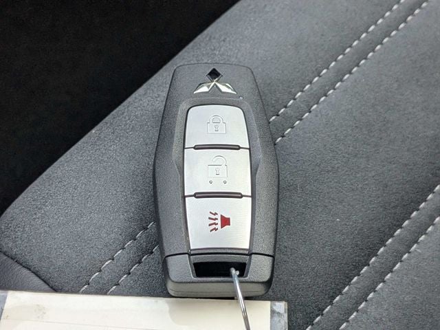 2026 Mitsubishi Outlander LE