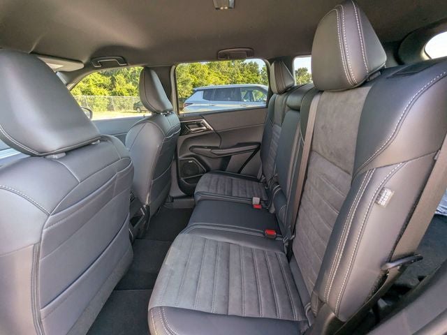 2026 Mitsubishi Outlander LE