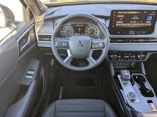 2026 Mitsubishi Outlander LE
