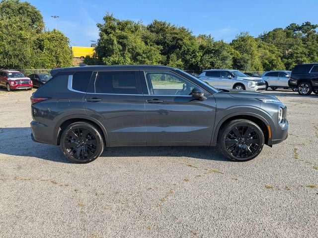 2026 Mitsubishi Outlander LE