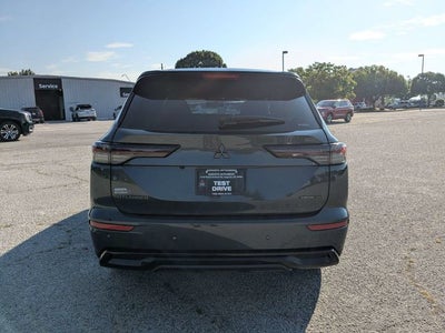 2026 Mitsubishi Outlander LE