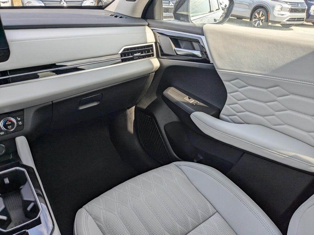 2025 Mitsubishi Outlander Platinum