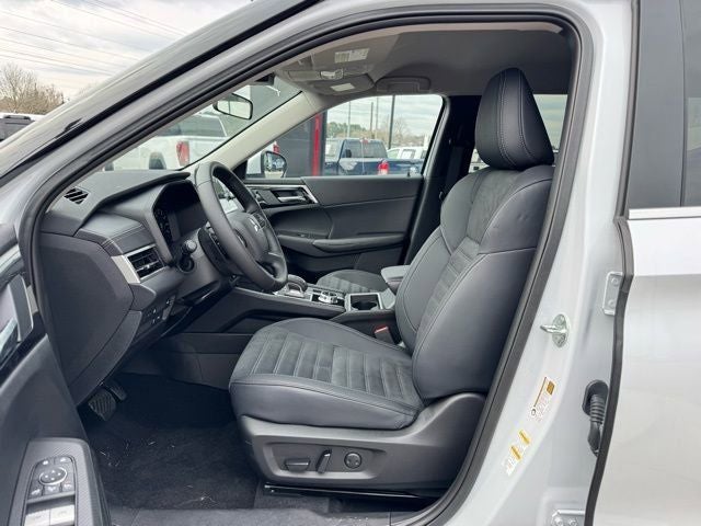 2025 Mitsubishi Outlander PHEV SE