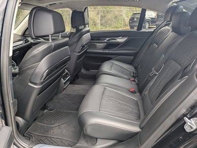 2021 BMW 7 Series M760i