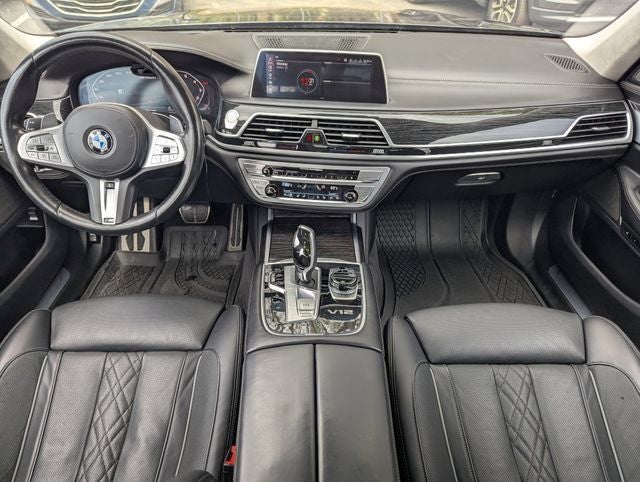 2021 BMW 7 Series M760i