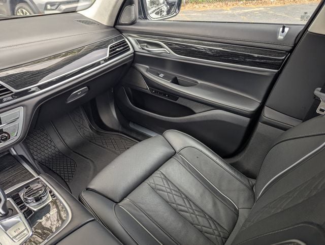 2021 BMW 7 Series M760i