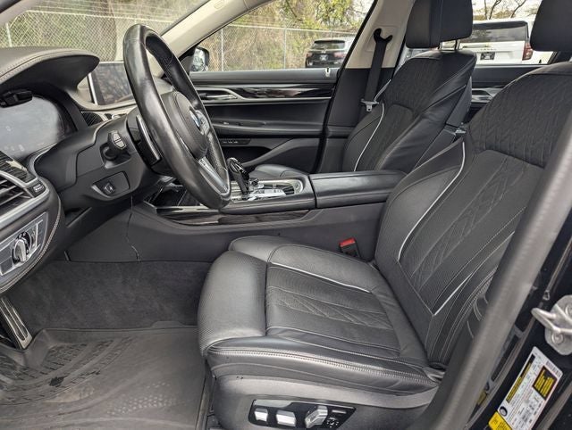 2021 BMW 7 Series M760i
